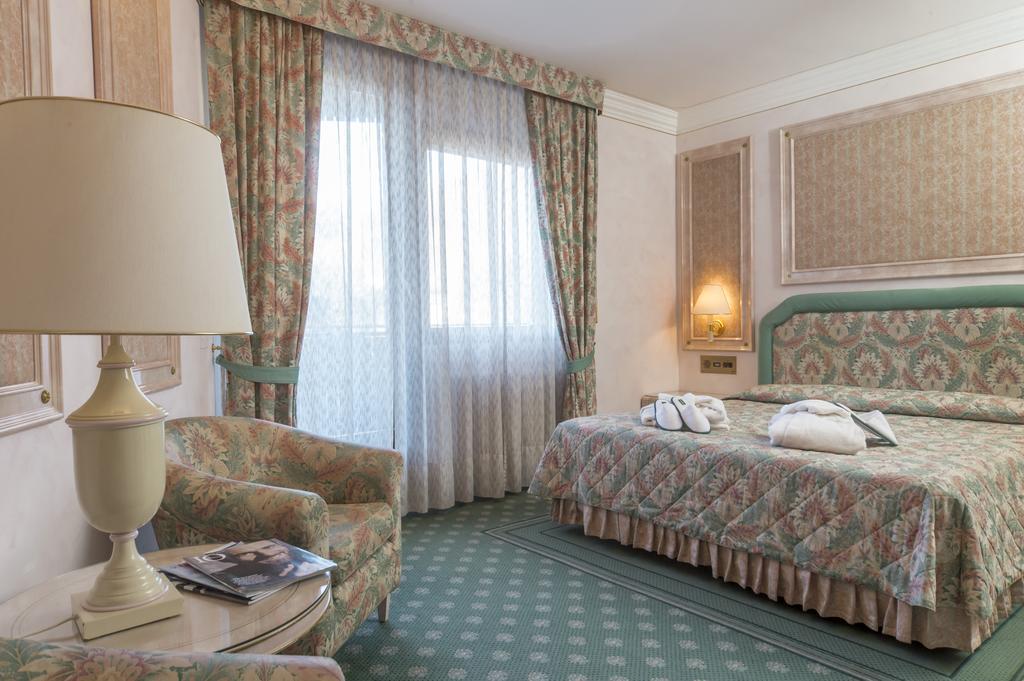 Comano Cattoni Holiday Ponte Arche Room photo